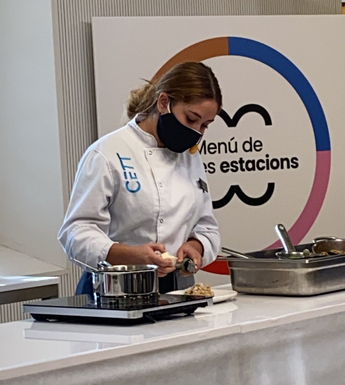 Photography from: El CETT presenta un arroz meloso de coliflor en la propuesta de otoño del Menú de las Estaciones | CETT